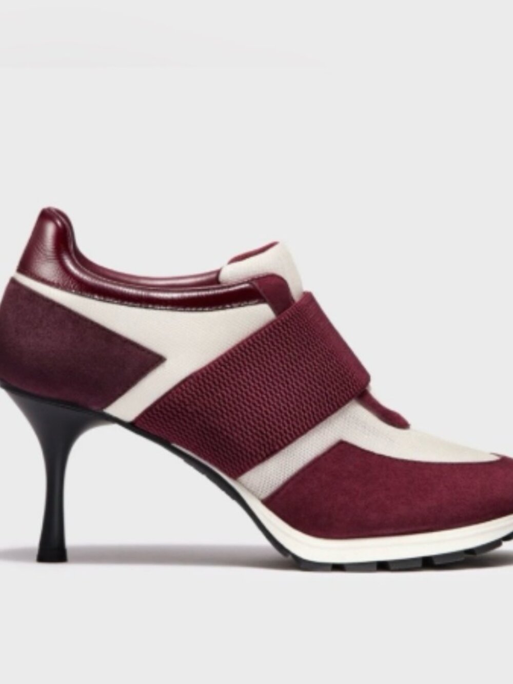 Sneex | New in Box | The Icon | Cream/Burgundy | Size 8 US/38 EU